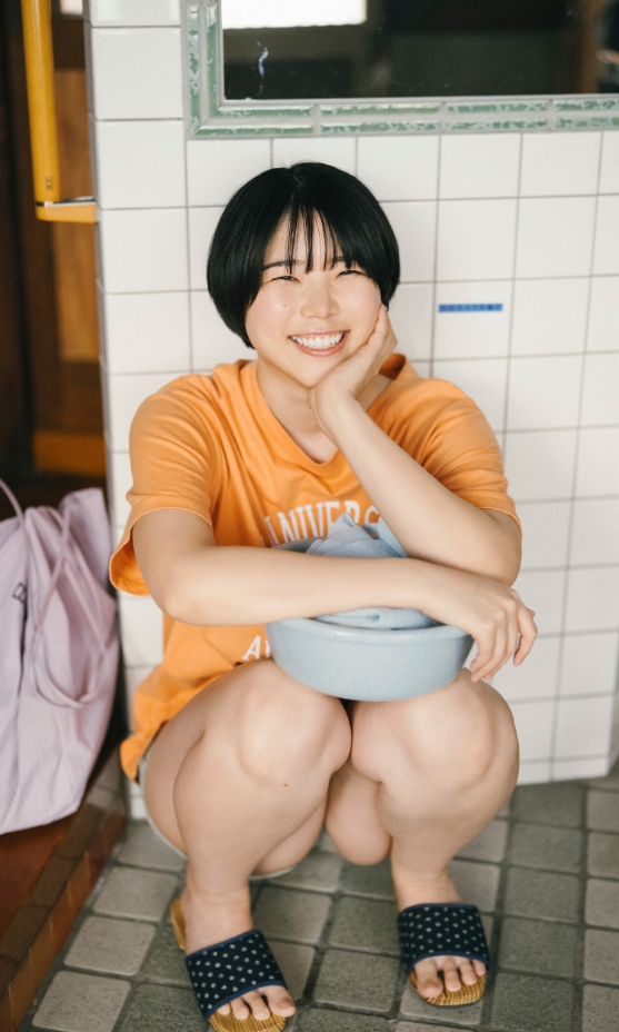 すみれch写真集「すみれおふらいん」ヌード画像